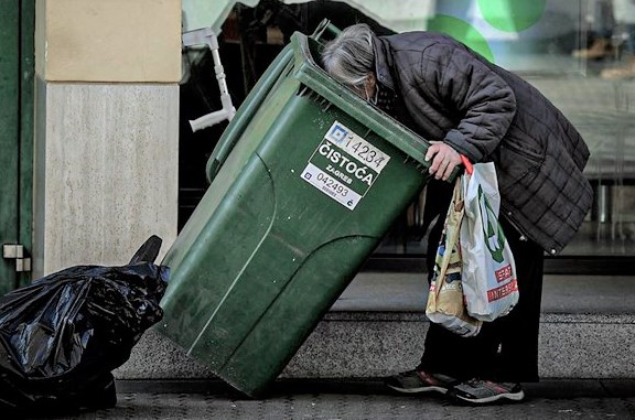 Kopanje-po-kanti-kontejner-2