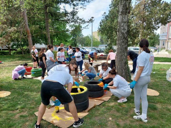 94a43548-e23f-4164-9381-1b7912d18fc0